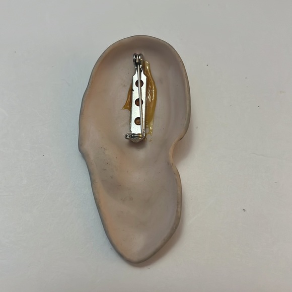 Beautiful Porcelain Lady Face Brooch Pins. Pink lips and brown long lashed eyes - Picture 6 of 6